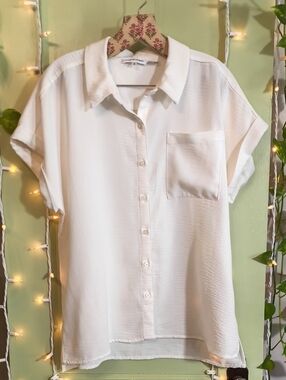 Women's Calvin Klein White Single Pocket Button Down Short Sleeve Relaxed Blouse